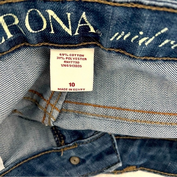 MERONA Mid Rise Capri Denim Jeans Women's Size 10 Blue Medium Wash Faded EUC - Picture 4 of 7